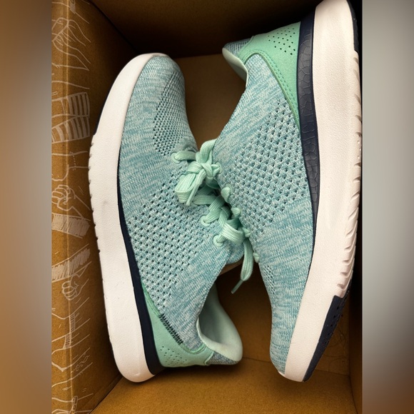 New Kizik Lima spearmint sneakers you can step into! (No bending!) size 7.5W+box - Picture 2 of 12